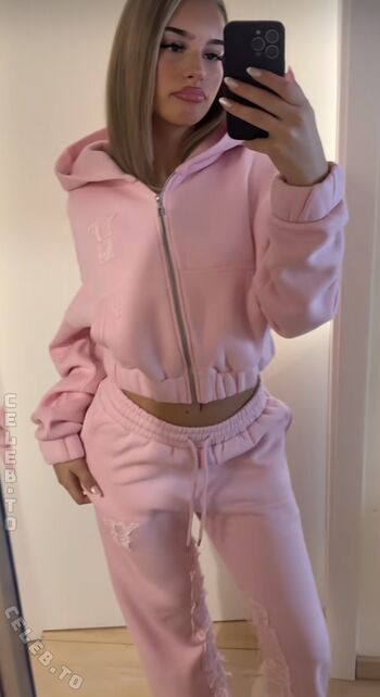 Full leaked Vjolaberisha private onlyfans photo