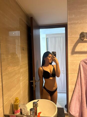Full leaked Vlora zakiyah private onlyfans photo