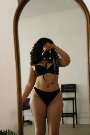 Full leaked Aderes quin/ private onlyfans photo