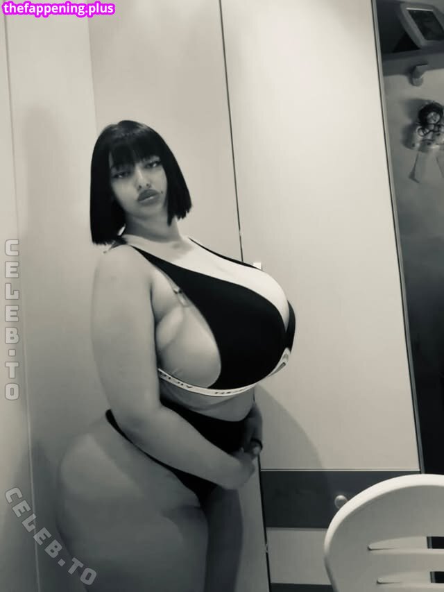 Mxmmytina / VVALENTINABONETALLI Nacktes OnlyFans Foto #77