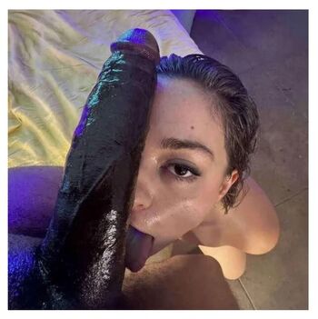 Full leaked Laura mae/ private onlyfans photo