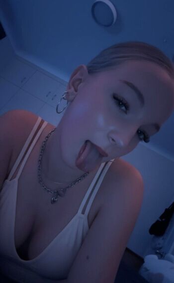 Full leaked Who is this private onlyfans photo