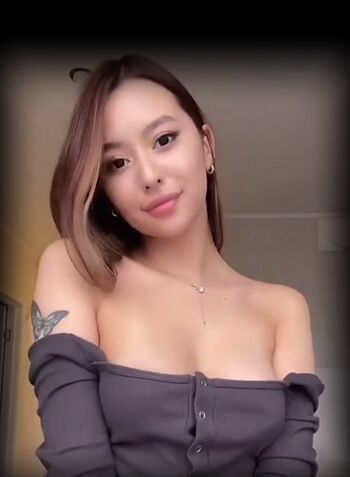 Full leaked Avril hall/ private onlyfans photo