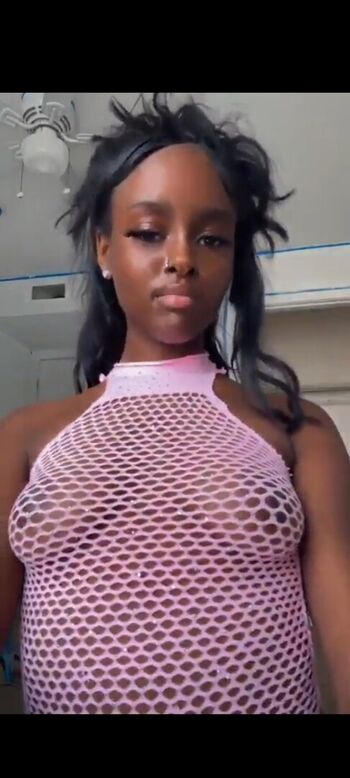 Full leaked Emma myers/ private onlyfans photo