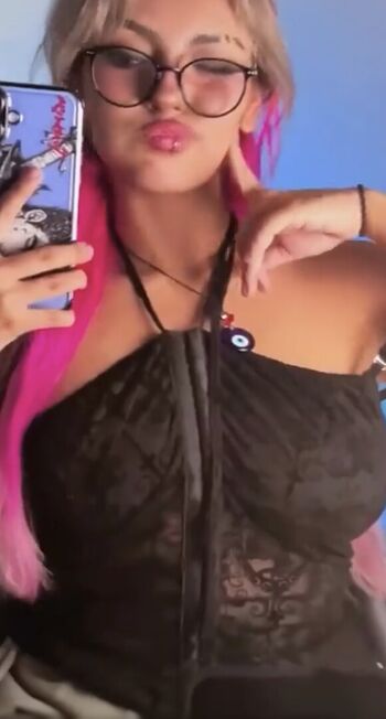 Full leaked Mess vakili/ private onlyfans photo