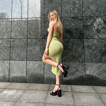 Full leaked Wifey / private onlyfans photo