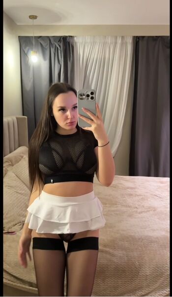 Full leaked Bella thorne / private onlyfans photo