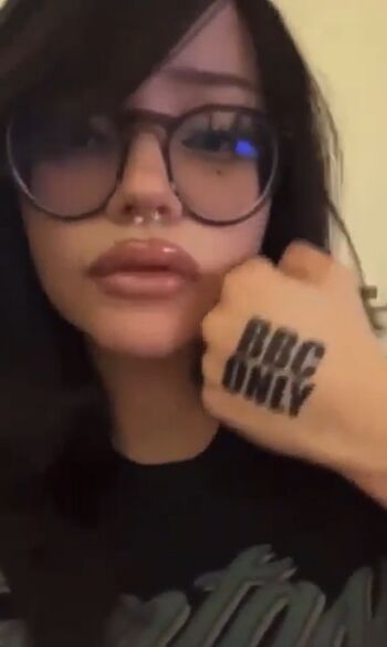 Full leaked Larajuice/ private onlyfans photo