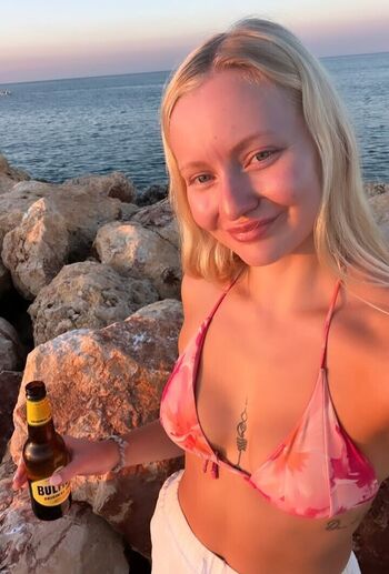 Full leaked Alisses/ private onlyfans photo