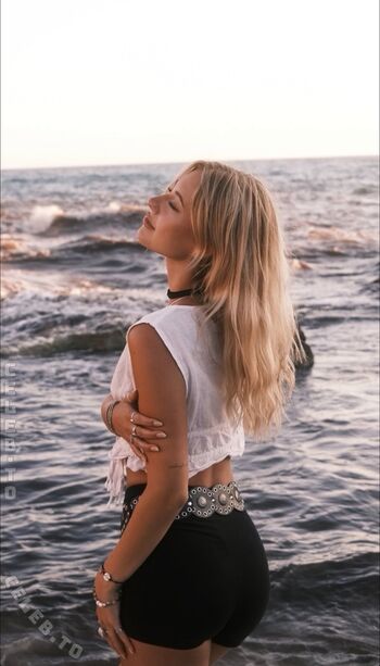 Full leaked Whossellyy private onlyfans photo