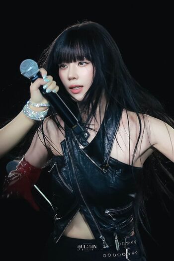 Full leaked Winter aespa page private onlyfans photo