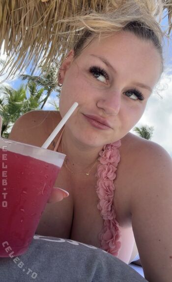 Full leaked Wollnys private onlyfans photo