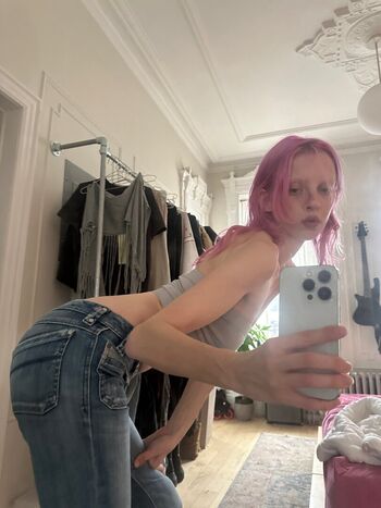 Full leaked Women with long torso private onlyfans photo