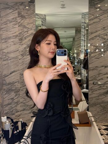 Full leaked Womenk pop private onlyfans photo