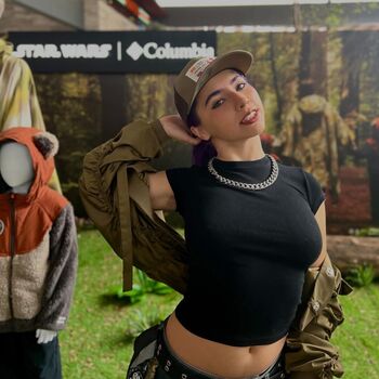 Full leaked Wormslo private onlyfans photo