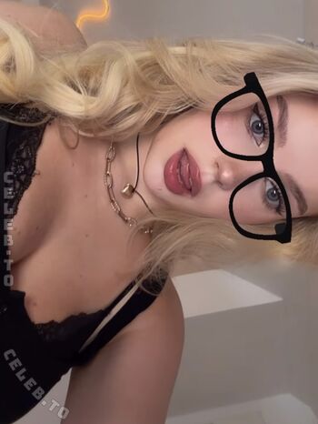 Full leaked Xmiaa private onlyfans photo