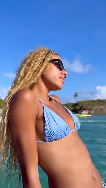 Full leaked Yara charry page private onlyfans photo