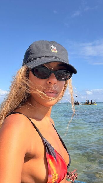 Full leaked Yara charry page private onlyfans photo