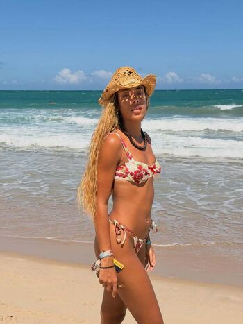 Full leaked Yara charry page private onlyfans photo