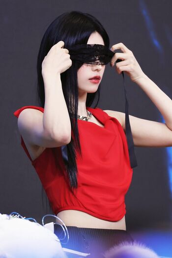 Full leaked Yeji itzy hwang ye ji page private onlyfans photo