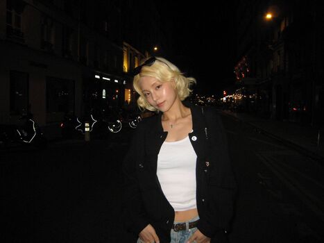 Full leaked Laragazza/ private onlyfans photo