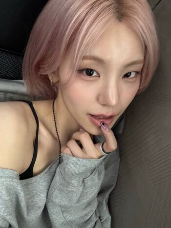 Full leaked Yeji private onlyfans photo