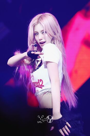 Full leaked Yeji private onlyfans photo