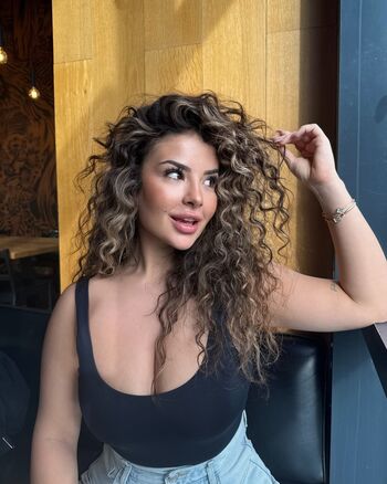 Full leaked Yeliizdemiirr private onlyfans photo