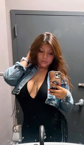Full leaked Yesenia s private onlyfans photo