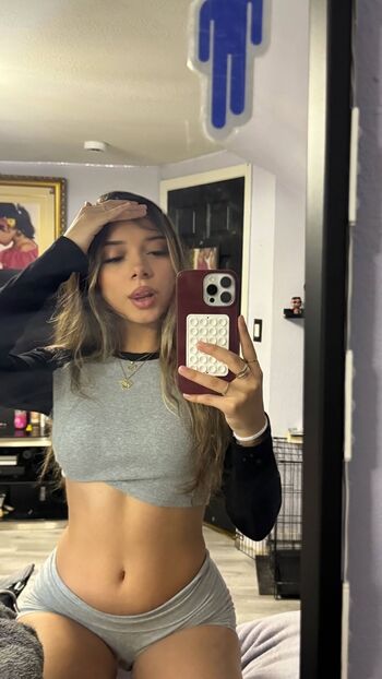 Full leaked Yessseeeniiaa private onlyfans photo