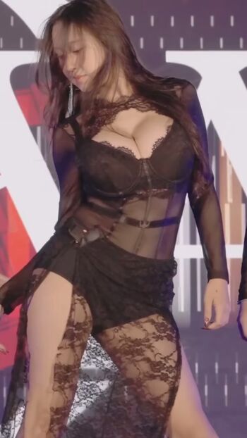 Full leaked Yiluo private onlyfans photo