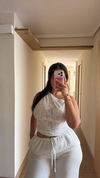 Full leaked Yiyi private onlyfans photo