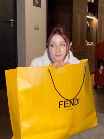 Full leaked Yuqi page private onlyfans photo