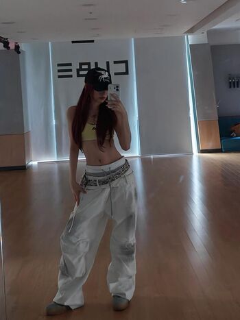 Full leaked Yuqi page private onlyfans photo