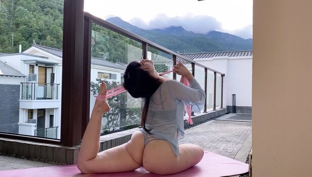 Full leaked Zhouyiqin private onlyfans photo