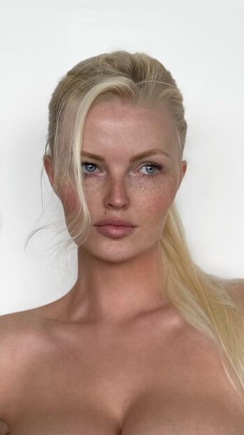 Full leaked Ziennaeve private onlyfans photo