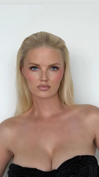 Full leaked Ziennaeve private onlyfans photo