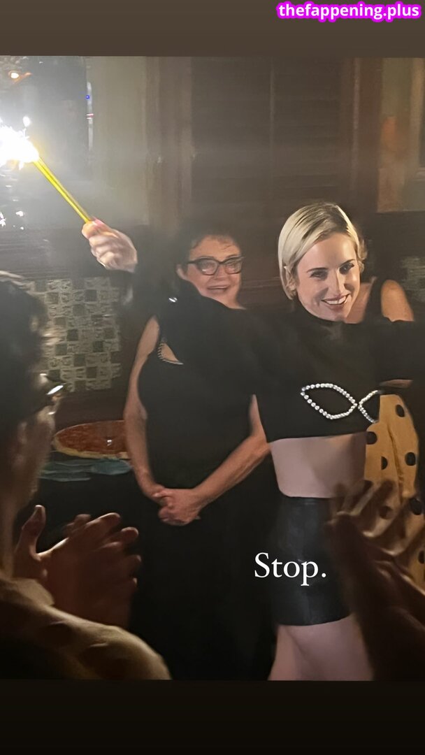 Zoe Lister Jones / https: / zoelisterjones Φωτογραφία Γυμνών OnlyFans #21