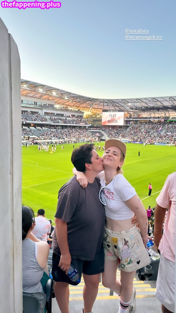 Zoe Lister Jones / https: / zoelisterjones Naakte OnlyFans Foto #34