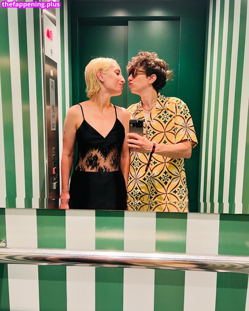 Zoe Lister Jones / https: / zoelisterjones Foto OnlyFans Desnuda #44