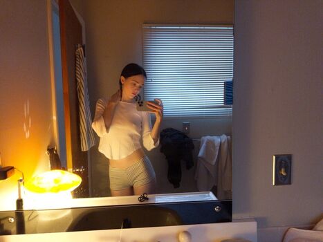 Full leaked Zoeplzshutup private onlyfans photo