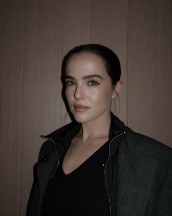 Full leaked Zoey deutch page private onlyfans photo