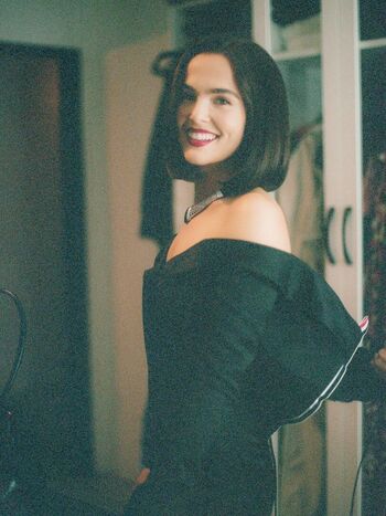 Full leaked Zoey deutch page private onlyfans photo