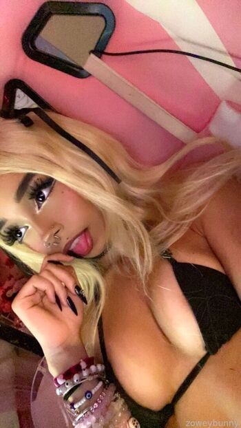 Full leaked Zoweybunny private onlyfans photo